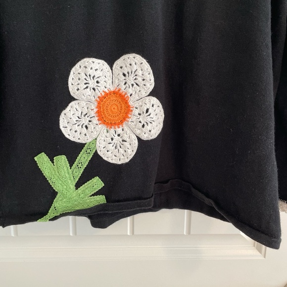 David Brooks Women’s Sweater with Flower - Picture 5 of 7